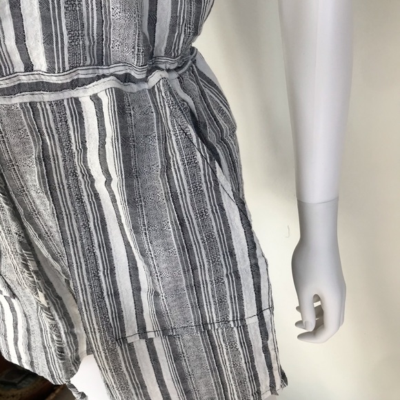 Universal Thread S Romper - Picture 2 of 14